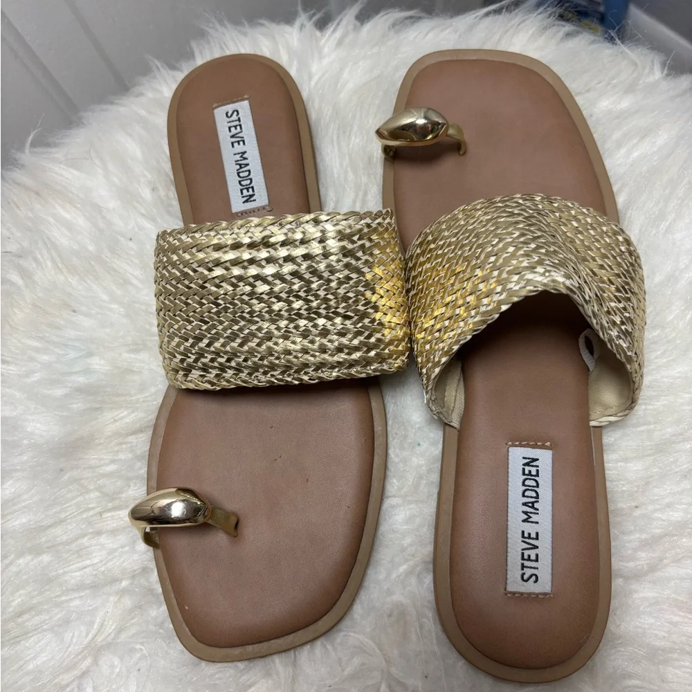 Steve Madden Women's Gold Woven Toe Ring Flat Slide Sandals Size 8 - Picture 2 of 3